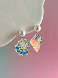 Maladoxo Acrylic Handmade Pearl Conch Holiday Earrings