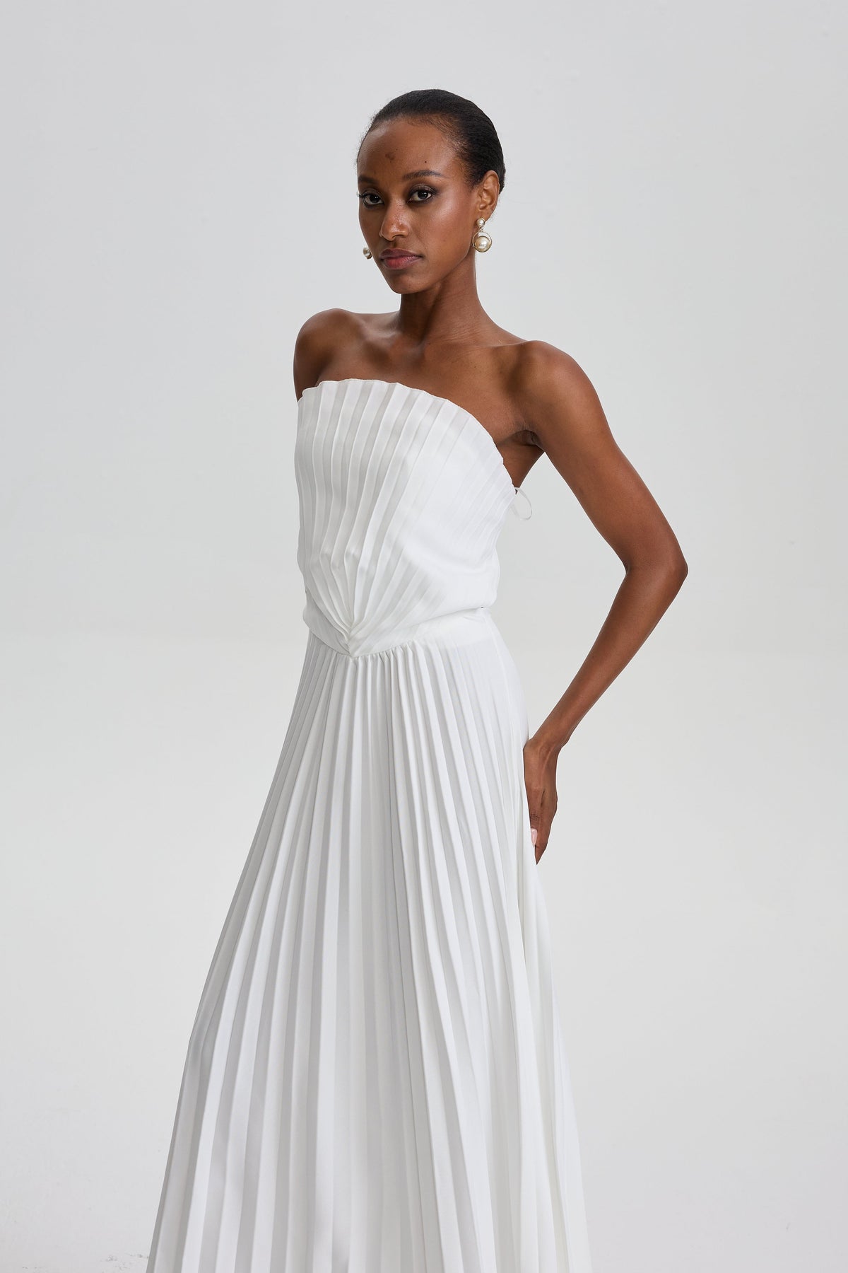 Hohipera White Shell Pleated Maxi Dress